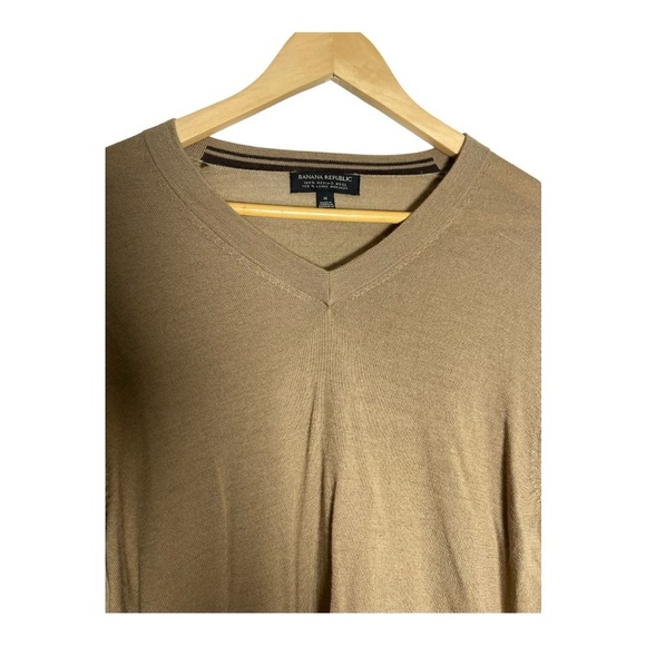 Banana Republic Men's V-Neck Sweater in Tan - Picture 5 of 6
